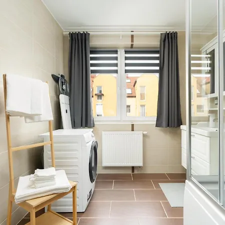 Dom Sianowska 130 M2, Parking & 3 Balkony By Renters ポズナン