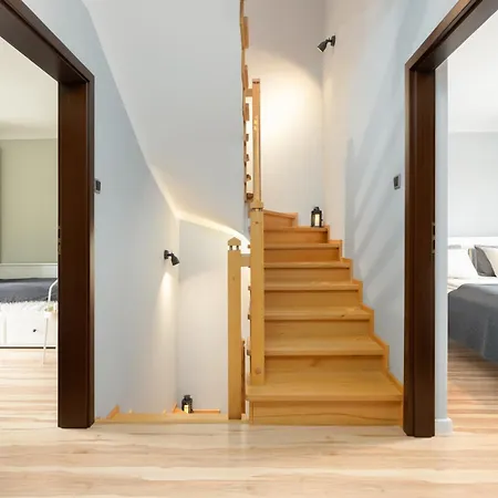 Dom Sianowska 130 M2, Parking & 3 Balkony By Renters アパート