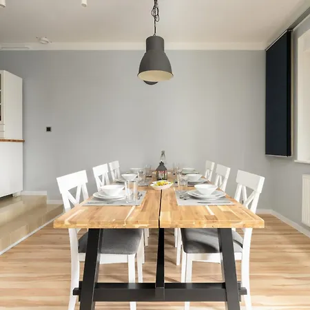 Dom Sianowska 130 M2, Parking & 3 Balkony By Renters アパート ポズナン